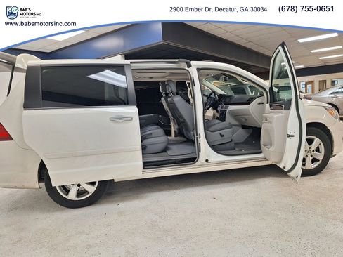 Used 2011 Volkswagen Routan SEL Premium FWD image 34