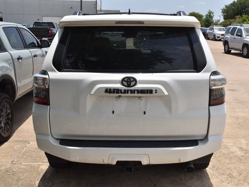 Used 2024 Toyota 4Runner SR5 Premium w/ Moonroof Package AWD/4WD image 8