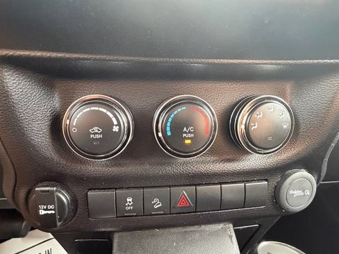 Used 2017 Jeep Wrangler Sport w/ Quick Order Package 24S AWD/4WD image 25
