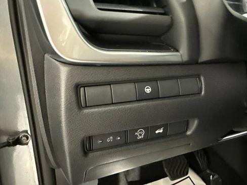 Used 2024 Nissan Rogue SV FWD image 19