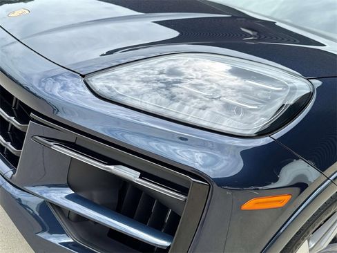 Used 2025 Porsche Cayenne S image 11