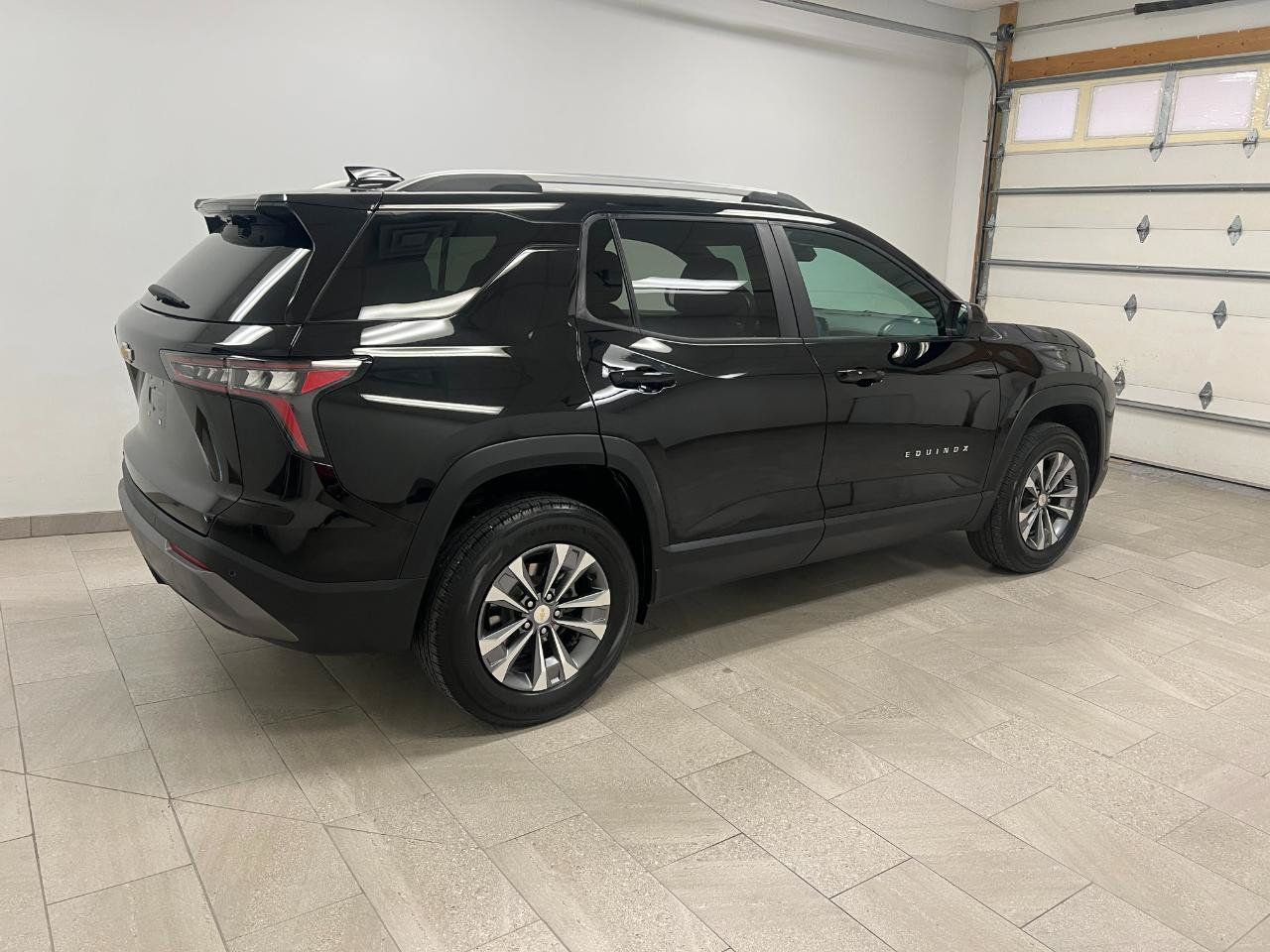 Used 2025 Chevrolet Equinox LT w/ Convenience Package II FWD image 14