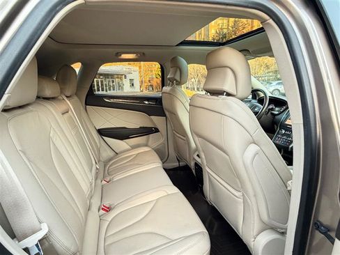 Used 2018 Lincoln MKC Reserve w/ Lincoln MKC Climate Package image 23