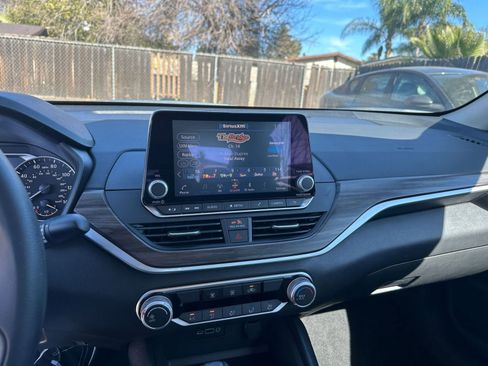 Used 2025 Nissan Altima 2.5 SV image 20