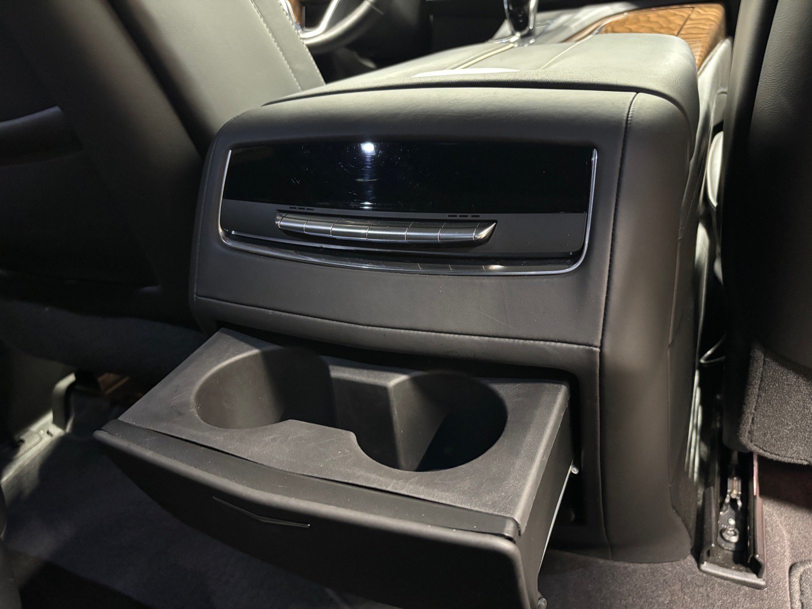 Used 2023 Cadillac Escalade Sport Platinum w/ LPO, ONYX Package AWD/4WD image 36