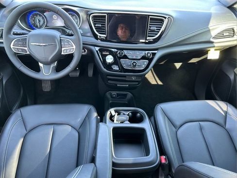 New 2026 Chrysler Pacifica Select image 43