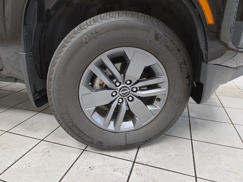 Used 2025 Nissan Frontier SV w/ SV Convenience Package AWD/4WD image 9