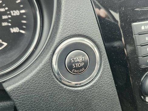 Used 2019 Nissan Rogue SV AWD/4WD image 25