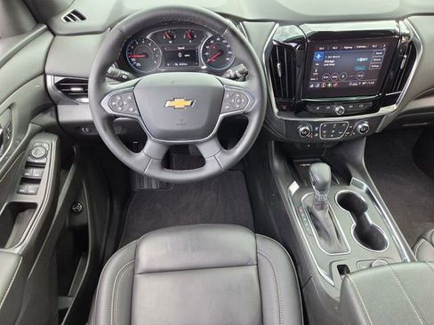 Used 2023 Chevrolet Traverse LT FWD image 13