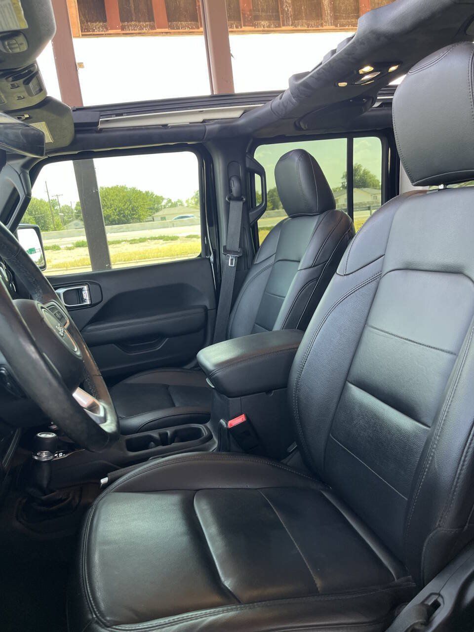 Used 2019 Jeep Wrangler Unlimited Sahara AWD/4WD image 15