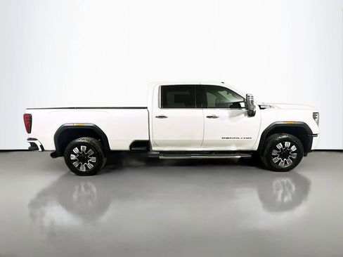 Used 2024 GMC Sierra 3500 Denali image 5