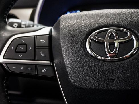 Used 2023 Toyota Highlander XLE image 18