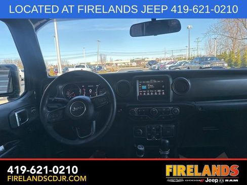 Used 2023 Jeep Gladiator Willys image 11