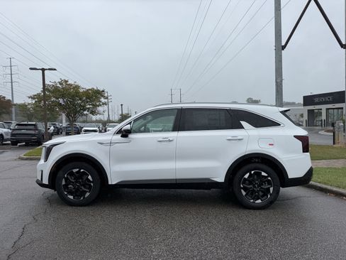New 2025 Kia Sorento S image 2