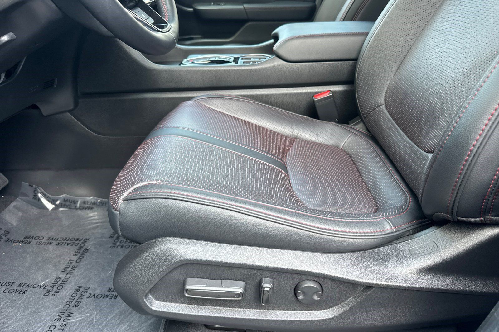 Certified 2025 Honda Pilot Black Edition image 15