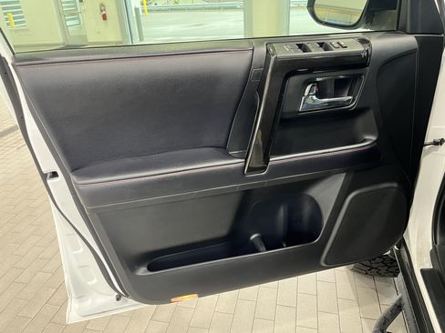 Used 2018 Toyota 4Runner TRD Off-Road AWD/4WD image 17