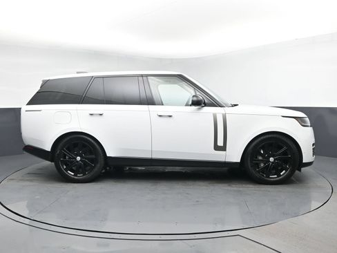 Used 2024 Land Rover Range Rover SE AWD/4WD image 4