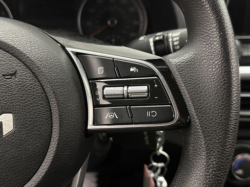 Used 2022 Kia Forte LXS image 18