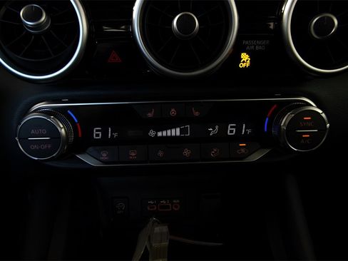 Used 2025 Nissan Sentra SR w/ SR Premium Package image 29