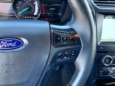 Certified 2018 Ford Explorer XLT w/ Equipment Group 202A image 21