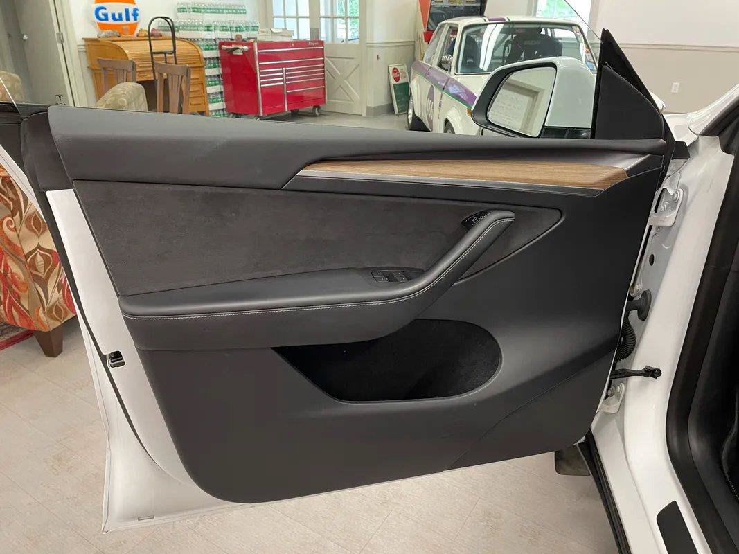 Used 2023 Tesla Model Y AWD image 15