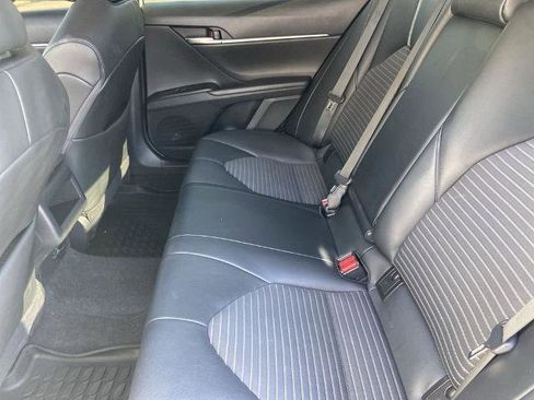 Used 2022 Toyota Camry SE image 19