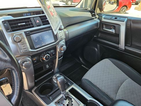 Used 2017 Toyota 4Runner SR5 AWD/4WD image 15
