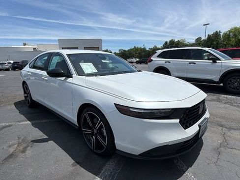 Used 2023 Honda Accord Sport image 2