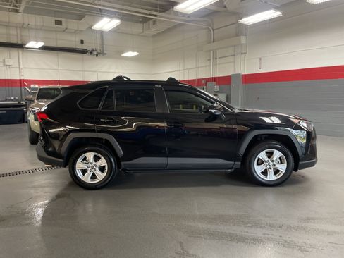 Used 2021 Toyota RAV4 XLE w/ Convenience Package FWD image 11