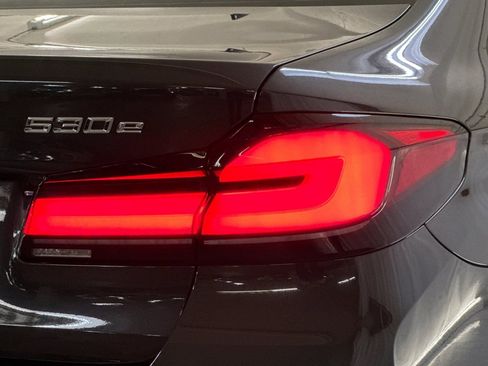 Used 2023 BMW 530e w/ Convenience Package image 12