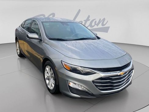 Used 2025 Chevrolet Malibu LT FWD image 2