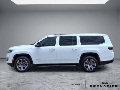 Used 2024 Jeep Wagoneer L Series II RWD image 5