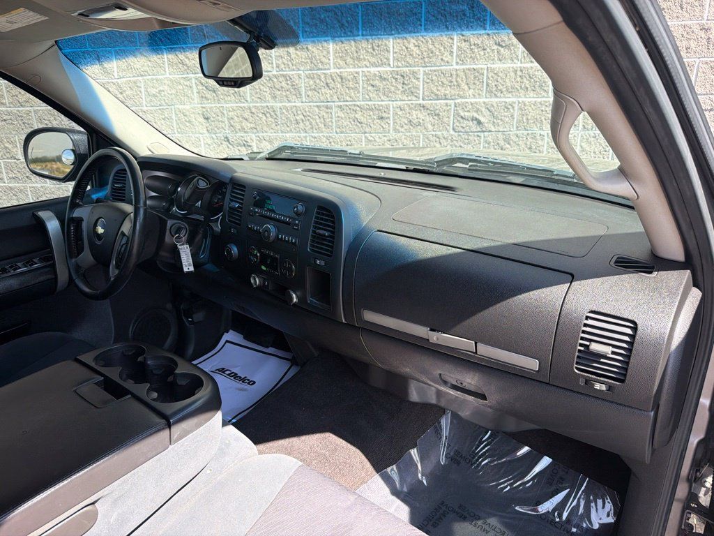 Used 2009 Chevrolet Silverado 1500 LT w/ Power Pack Plus AWD/4WD image 36
