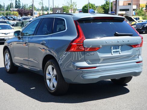 Used 2022 Volvo XC60 B5 Momentum image 6