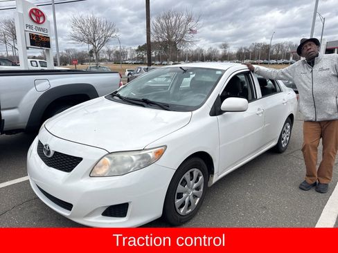 Used 2010 Toyota Corolla LE image 1