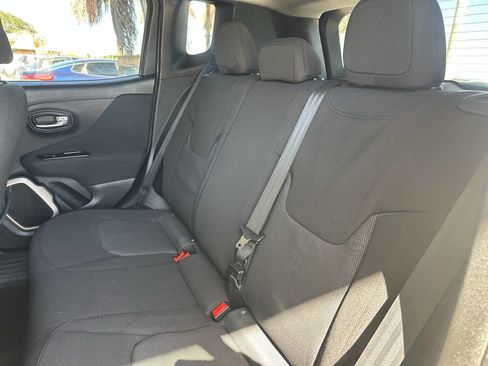 Used 2015 Jeep Renegade Latitude image 14