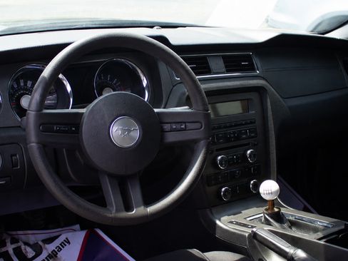Used 2012 Ford Mustang Coupe RWD image 2