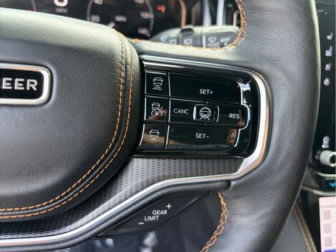 Used 2024 Jeep Grand Wagoneer L Series III w/ Rear Seat Video Group 1 AWD/4WD image 30
