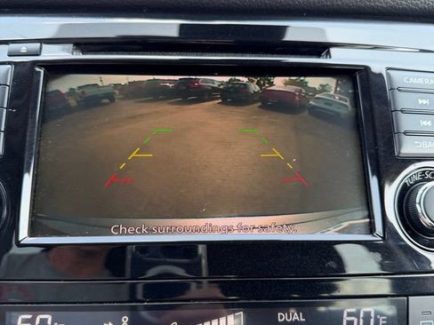 Used 2019 Nissan Rogue SV AWD/4WD image 13