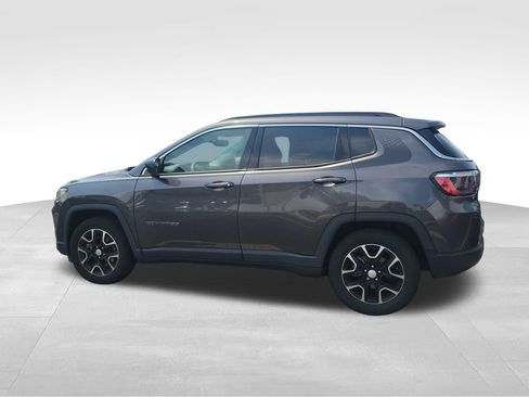 Used 2022 Jeep Compass Latitude w/ Sun and Sound Group FWD image 10