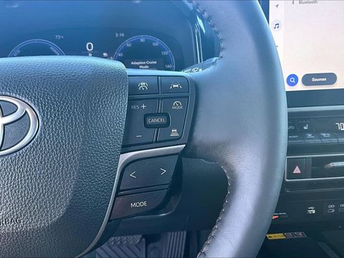 Used 2025 Toyota Camry XLE image 12