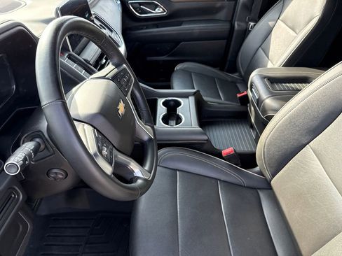 Used 2023 Chevrolet Suburban Premier image 20