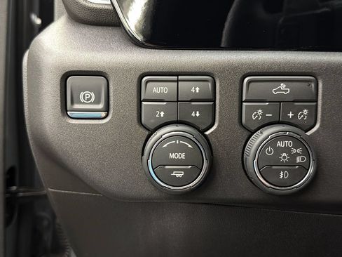 Used 2026 Chevrolet Silverado 1500 LT Trail Boss w/ Convenience Package II AWD/4WD image 30