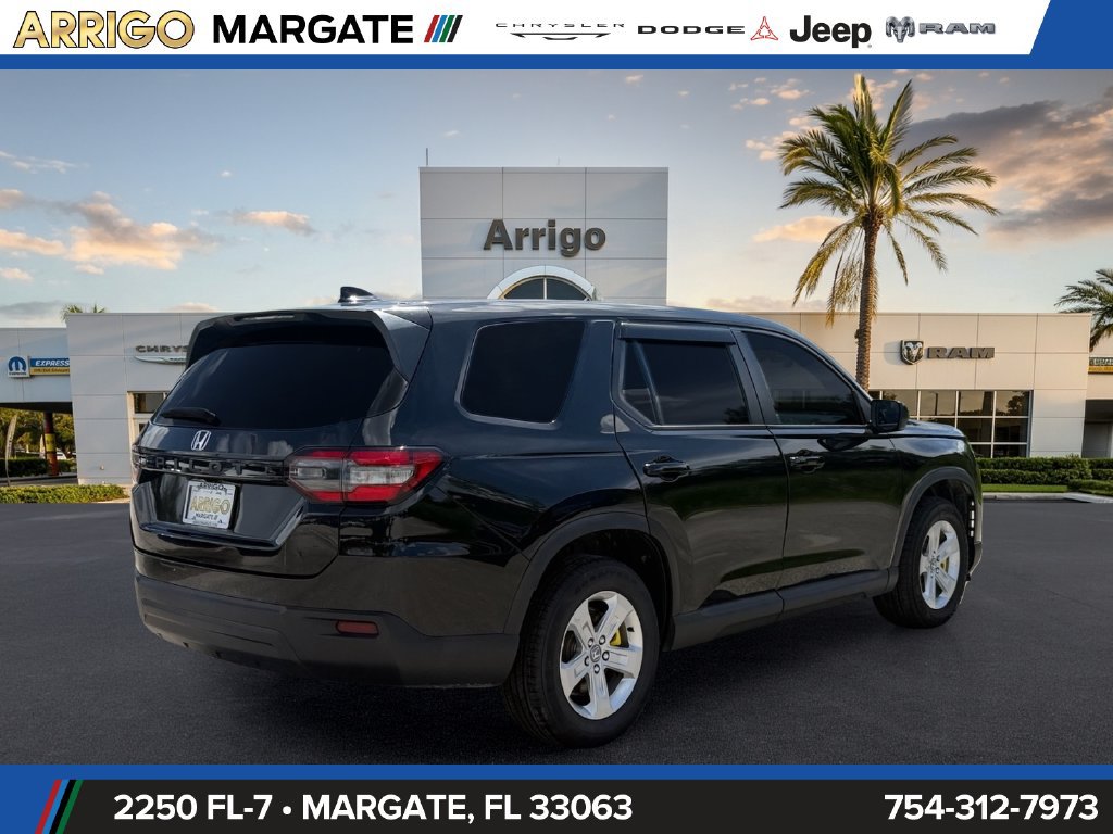 Used 2023 Honda Pilot LX image 7