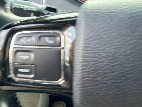 Used 2019 Dodge Grand Caravan SXT FWD image 17