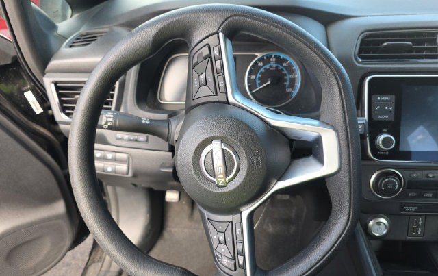Used 2025 Nissan Leaf S FWD image 7