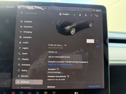 Used 2021 Tesla Model Y Long Range image 18