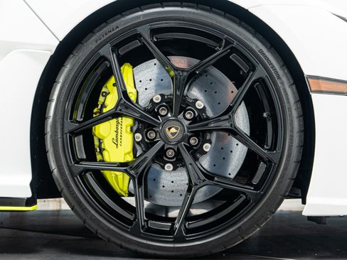 Used 2025 Lamborghini Revuelto AWD/4WD image 46