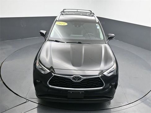 Used 2024 Toyota Highlander Limited image 21