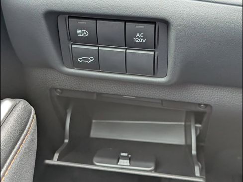 Used 2023 Toyota Highlander Bronze Edition image 12